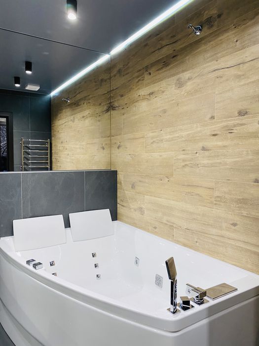 Подобово з РЕЗЕРВНИМ ЖИВЛЕННЯМ 2к -  LUX з джакузі в ЖК Рівер Парк