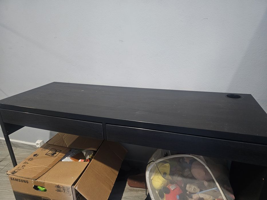 Secretária em bom estado