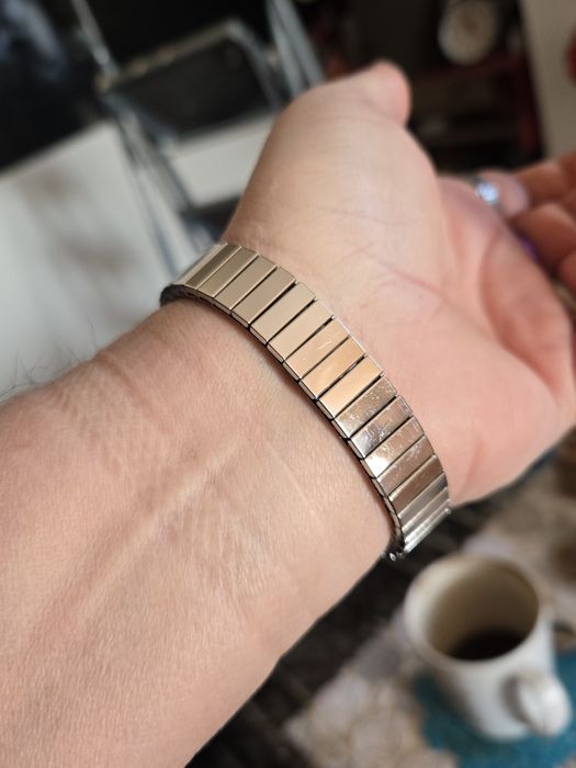 Branzoletka rozciągliwa.