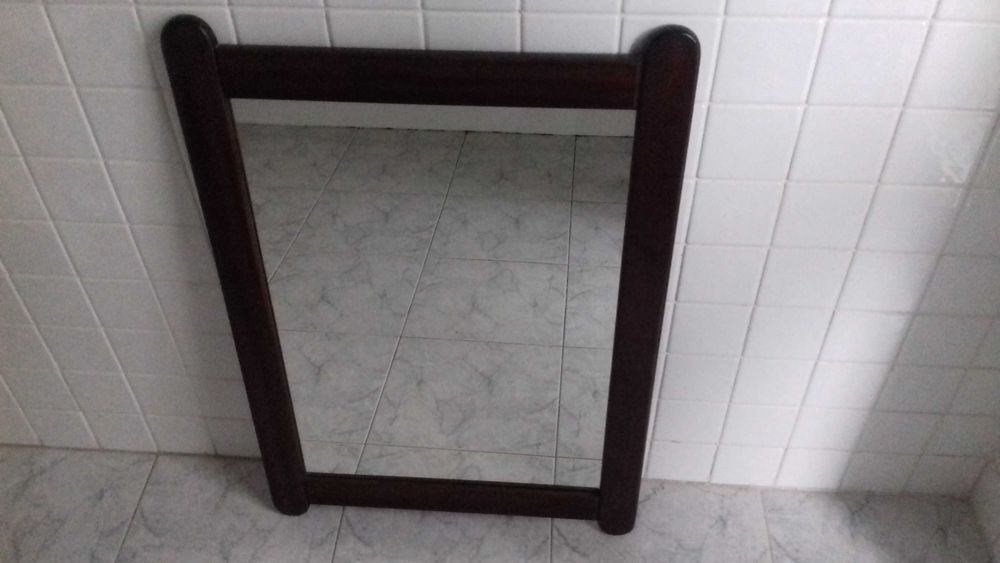 Espelho com moldura em madeira64729504085633120