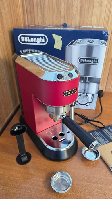 De'Longhi Dedica Style EC685.R – Ekspres kolbowy