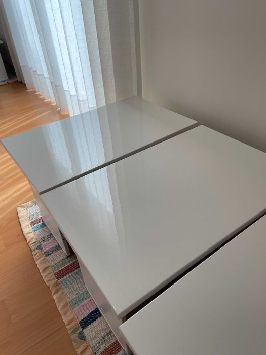 Gavetas gama BESTÄ com frente brilhante