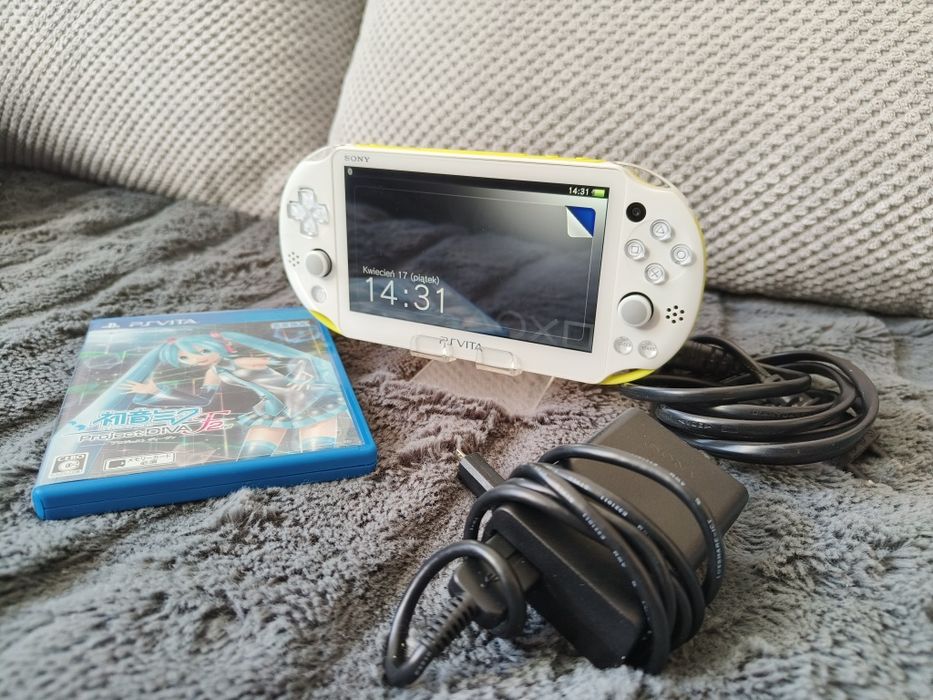 PlayStation  Vita Lime Green PCH-2000