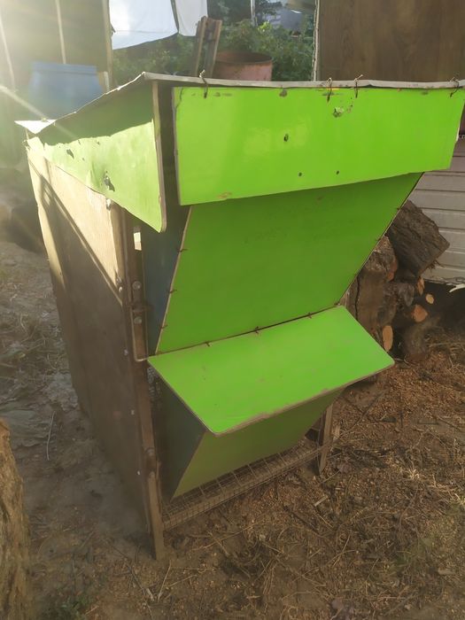 Крольчатник двух этажный.