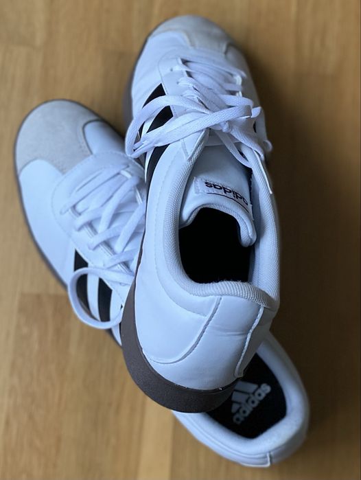 Чоловічі кросівки ADIDAS.