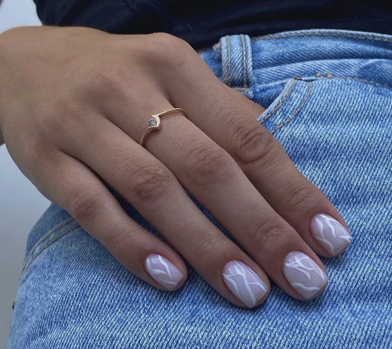 Красуні, запрошую на манікюр ). Працюю в місті Ізюм