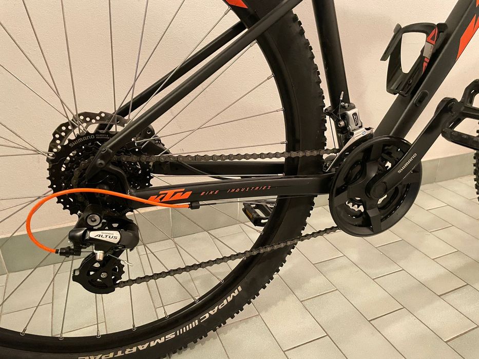 Bicicleta todo terreno marca KTM