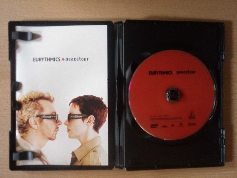 EURYTHMICS - Peacetour ( Concerto + Entrevista )