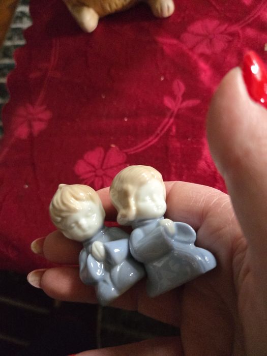 Figurki ceramiczne.