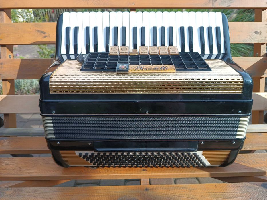 Akordeon Scandalli 120