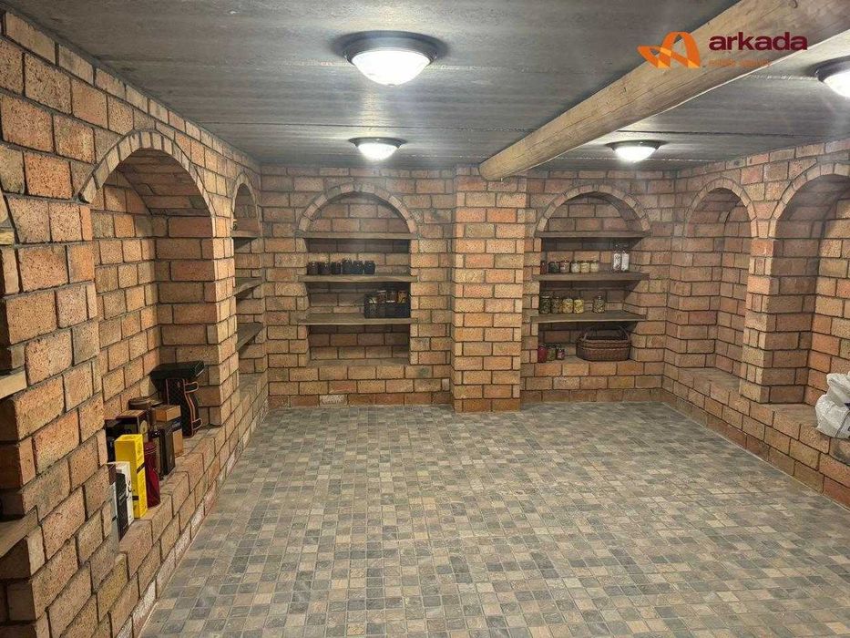 Продаж розкішного будинку в передмісті Івано-Франківська