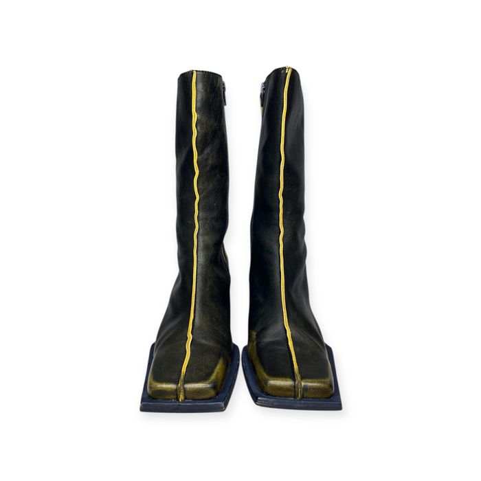 Шкіряні чоботи бренда Miista.