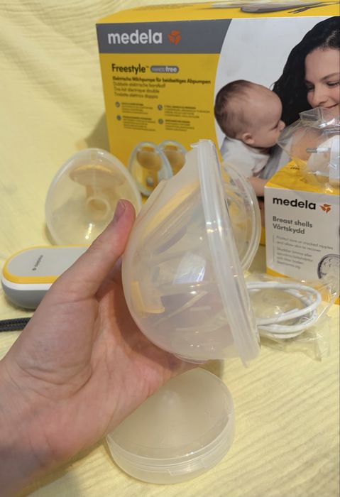 Електронний двофазний молоковідсмоктувач  Medela Freestyle Hands-Free