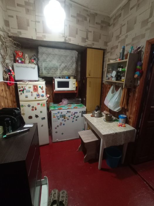 Продам гостинку район ТЦ МЭТРО