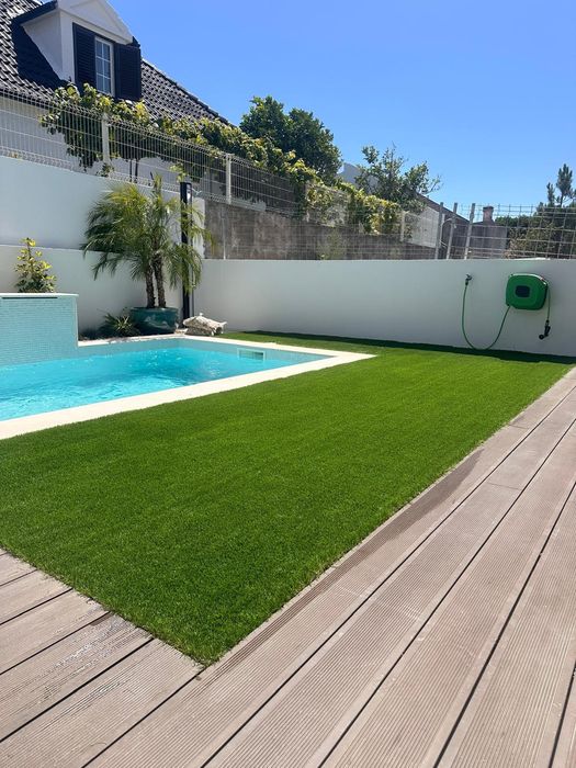 Instalação de relva artificial e limpeza de terrenos