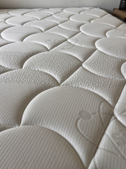 Colchão + Sommier com Arrumação 140x190 – Como Novo!