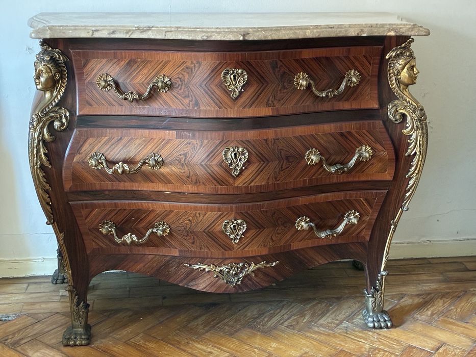 Mesa de madeira e pedra em otimo estado