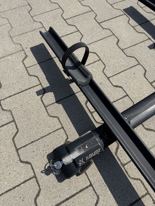 Belki dachowe aero Aguri z  bagażnikami na rowery carbonowe