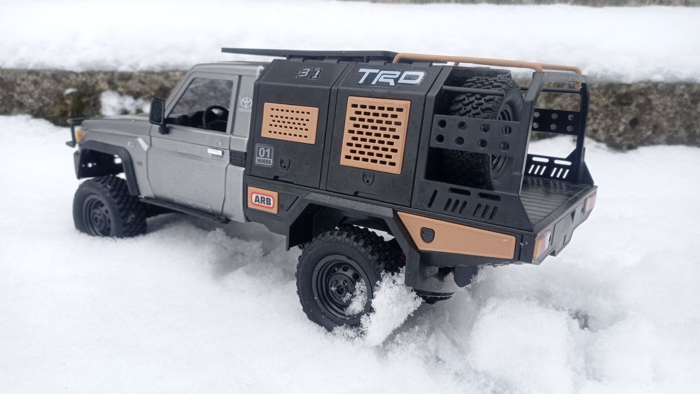 Продам машинку MN82S 1/12  Toyota land cruiser silver crauler джип rc