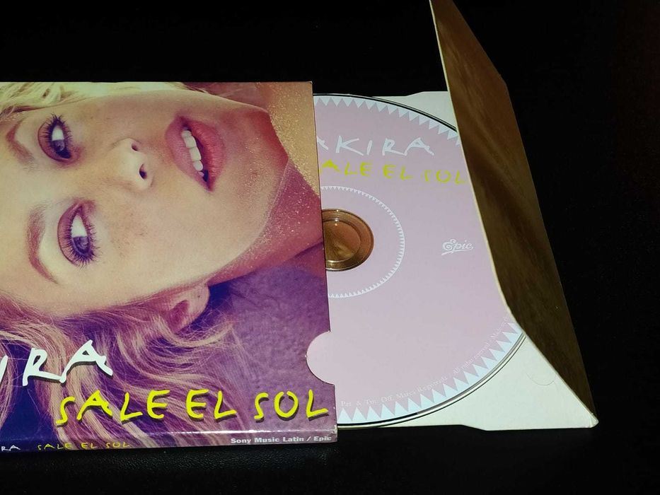 Shakira -Sale el Sol -CD Wrocław