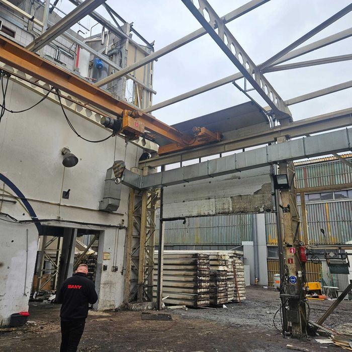 Konstrukcja stalowa z suwnica/ hala