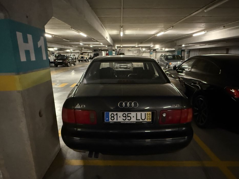 AUDI  A 8   2.8 Automático  Nacional