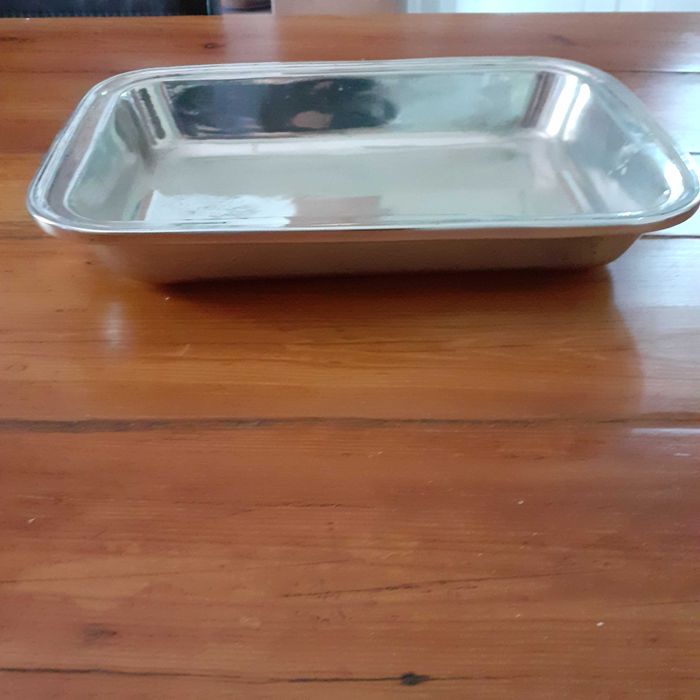 Travessa em fundição de alumínio. Vai ao forno