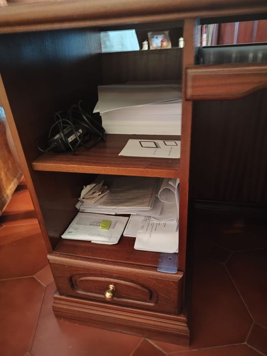 Secretária de madeira maciça