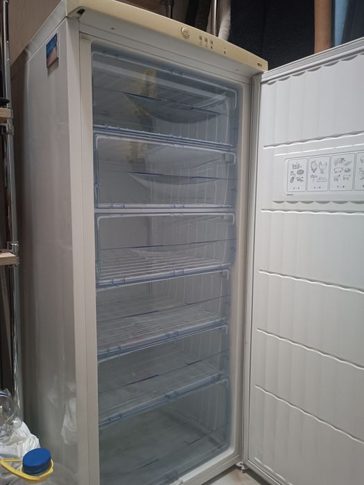 Продам морозильну камеру