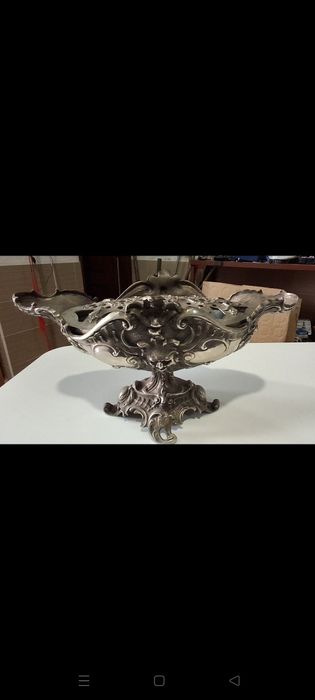 Móvel  vintage e floreira