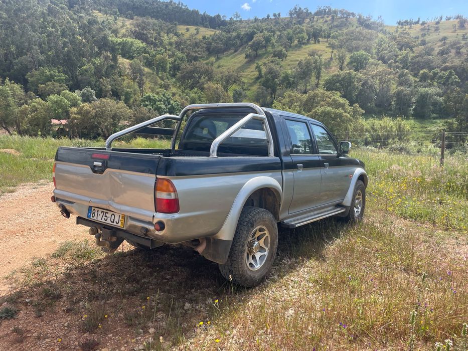 Mitsubishi L200 4x4 • Muito Estimada • Revisões em Dia