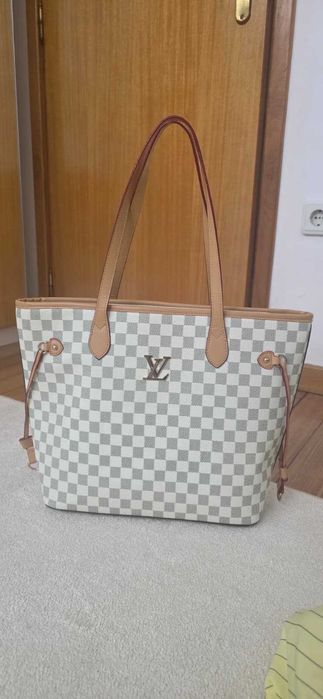 Bolsa estilo Neverfull L.V.