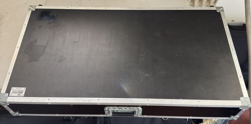 Case, skrzynia, rack na konsole, mikser