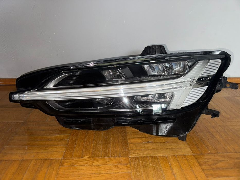 Фара передняя левая Volvo S60/V60.  (2019-2022)  Full LED 32338020