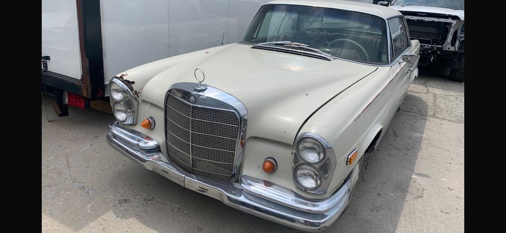 Mercedes-Benz W111