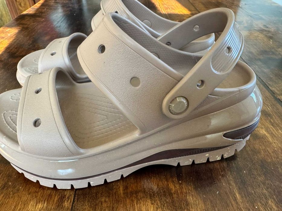 Sandały CROCS W9 nowe Mega Crush