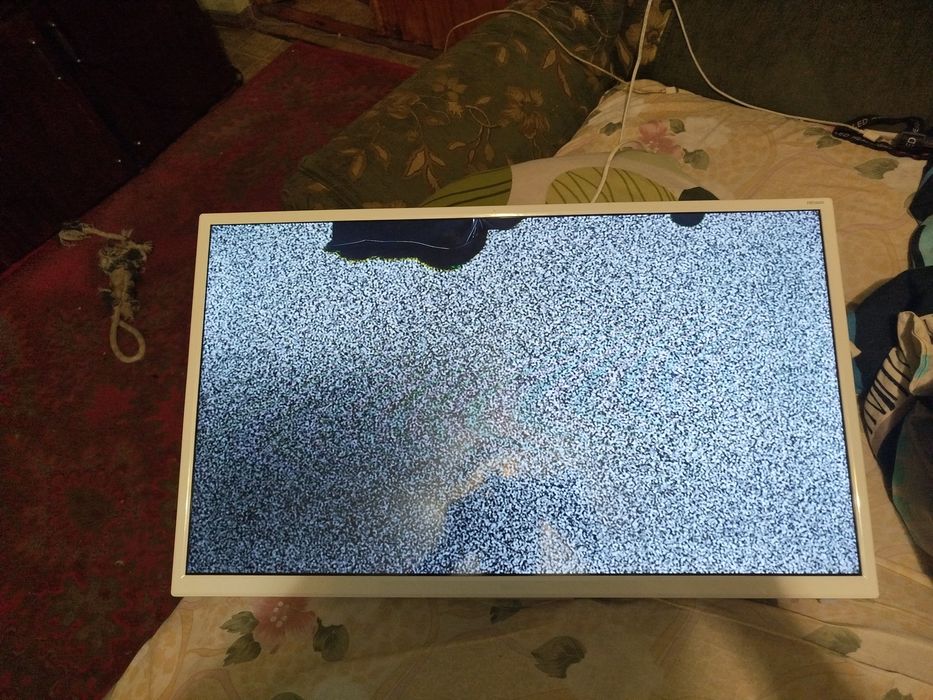 Телевізор 32" TELEFUNKEN TF-LED32S38T2