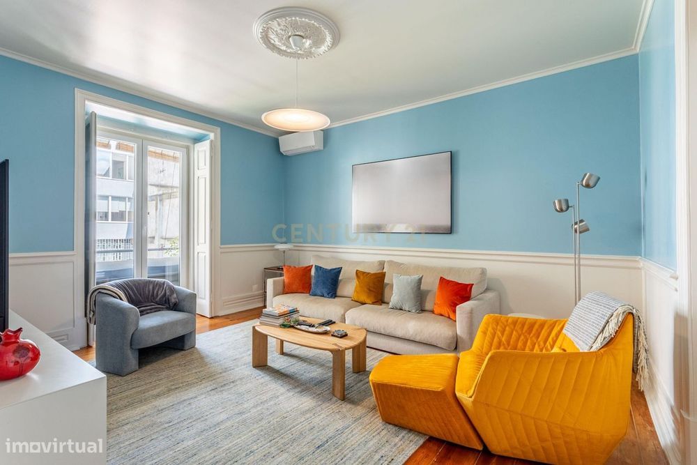 Renovated T4 Apartment in Santo António, Lisbon