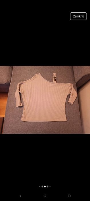 Stylowy sweterek z odkrytym ramieniem M River Island