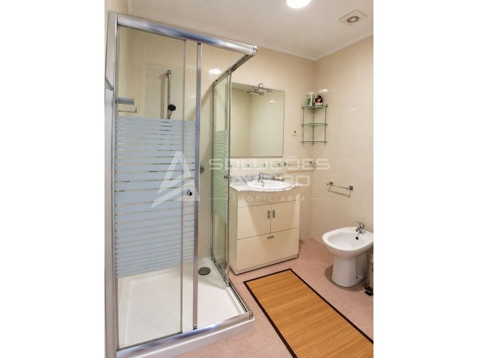 Moradia T4+1 | Piscina Coberta | Ginásio | Dois Lotes Urbanos | Cen...
