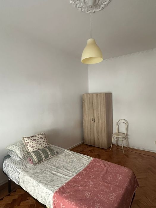 Arrenda-se quarto para estudante