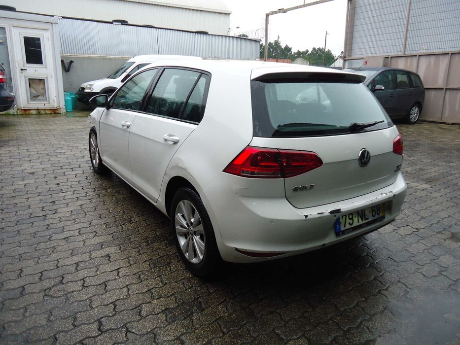 Volkswagen Golf VII 1.6 Tdi de 2013 sinistrado