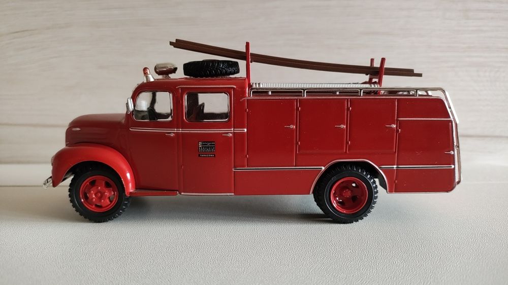 Model: Samochodu EBRO B45. Skala 1:43.