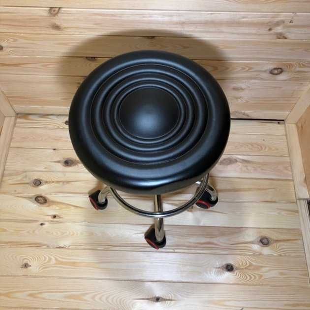 Стул мастера без спинки на колесиках (черный)