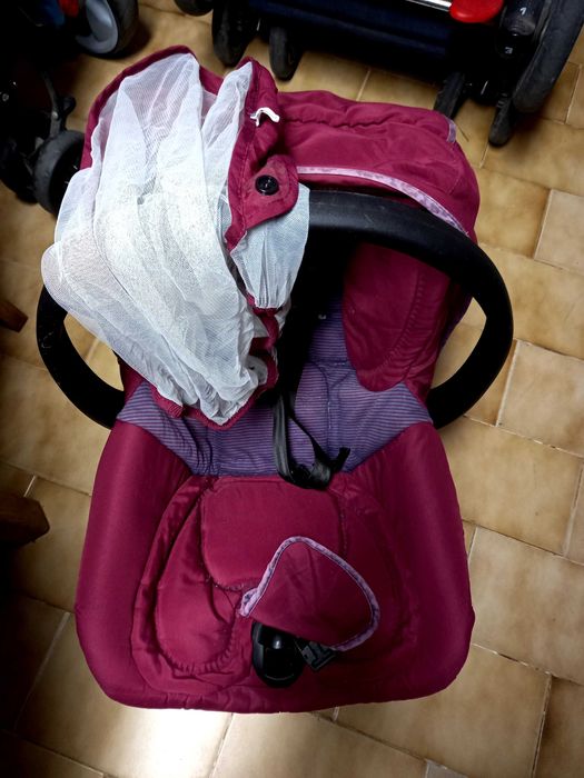 Carrinho de bebé com ovo