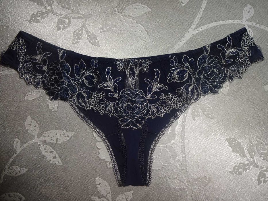 La Perla oryginalne haftowane srebrne kwiaty granatowe stringi