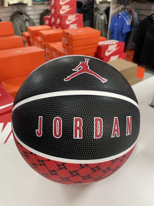 Баскетбольний м’яч Jordan Playground 2.0 8P Deflated (вуличний/зал) J.100.8255.673