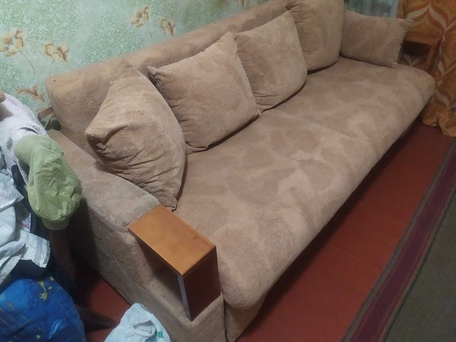 Продам мягкий уголок в идеальном состоянии (пользовались мало). Центр.