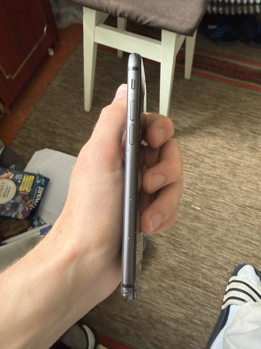 Телефон iPhone 8