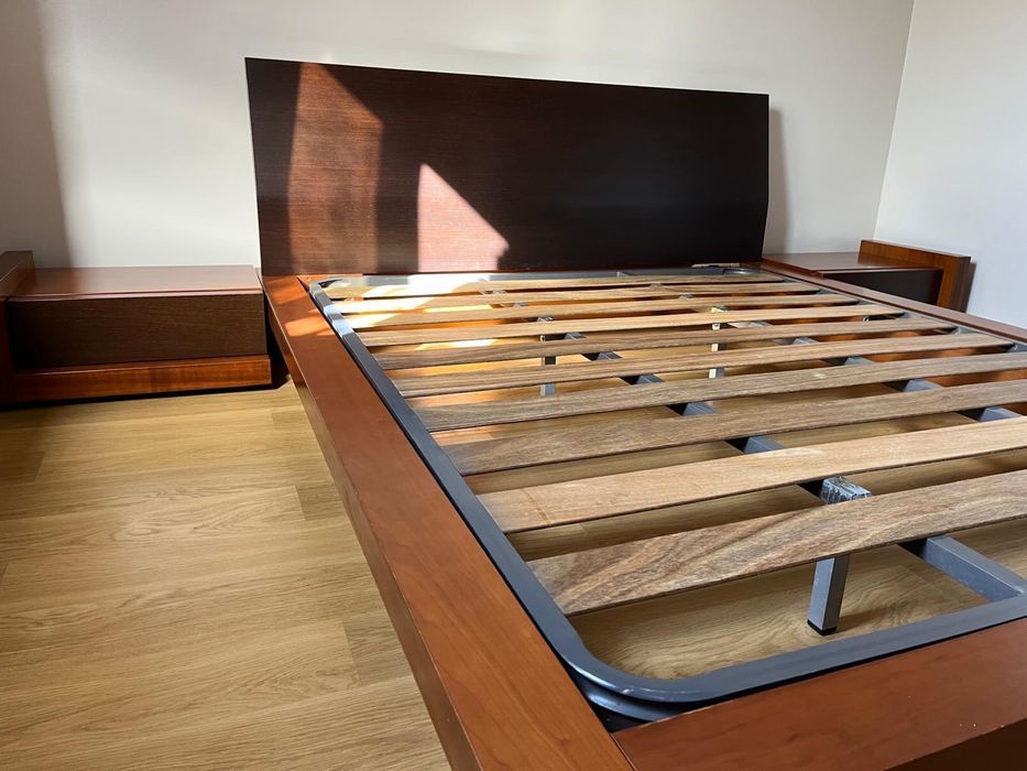 Cama casal e mesas cabeceira - cerejeira e wengué